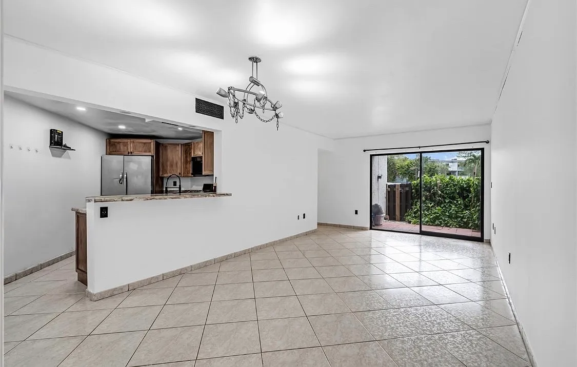 2 bed, 1000 sqft, $2,450 — Photo 2