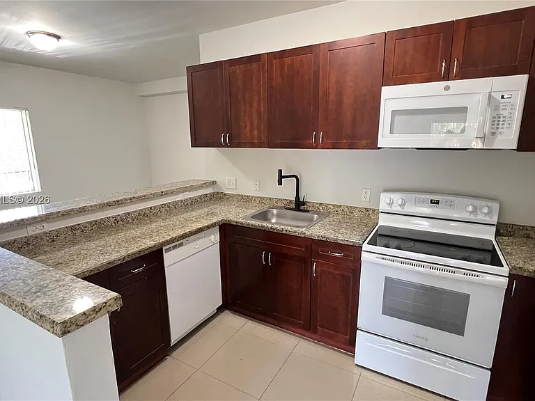 909 SW 15th Ave #1 — Photo 5