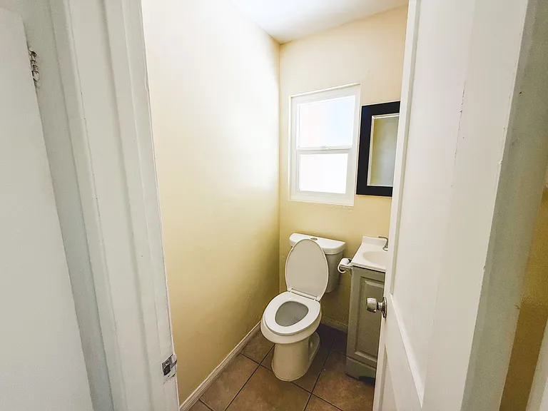 730 Mission Grove Pl — Photo 8