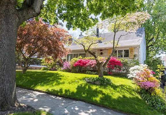 2nd image of 248-14 Thornhill Ave