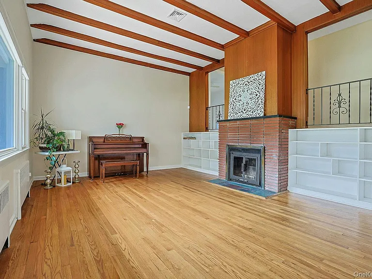 24 Grover Ave — Photo 6