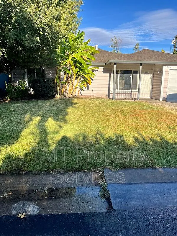 3 bed, 1.0 bath, 897 sqft, $2,195 — Photo 1