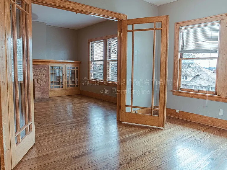 1318 N Robinson Ave — Photo 33