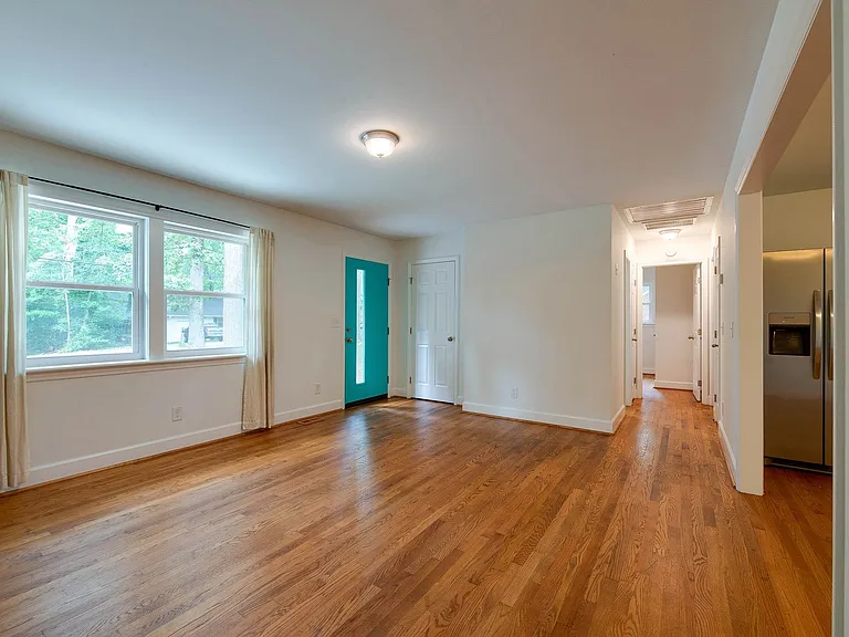 5646 Oak Dr — Photo 5