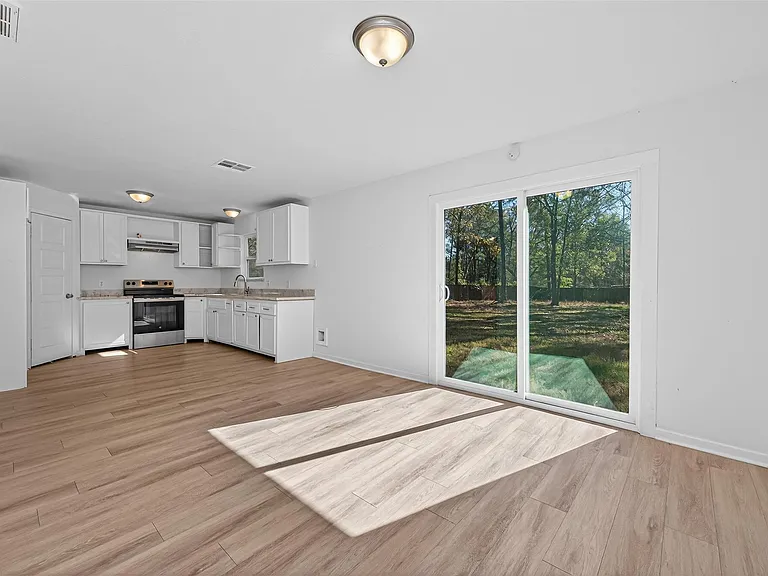 170 Walter Dr — Photo 16