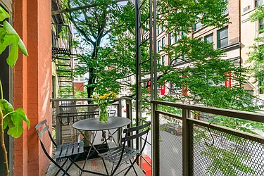 Sold by The SIMPLE Real Estate Co