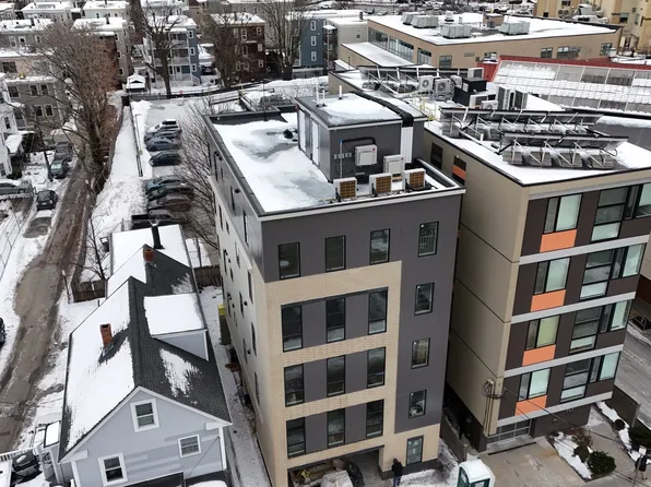 22 White St #3, Cambridge, MA 02140