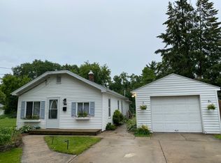1277 Elmore St, Green Bay, WI 54303