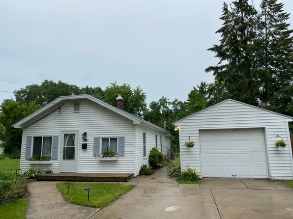 1277 Elmore St, Green Bay, WI 54303