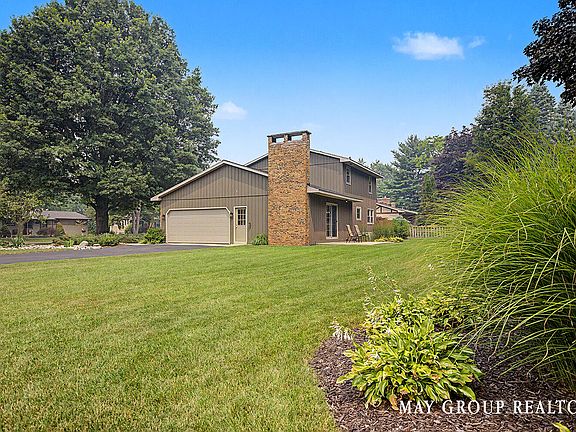 3rd image of 4840 Crest Hill Dr NE