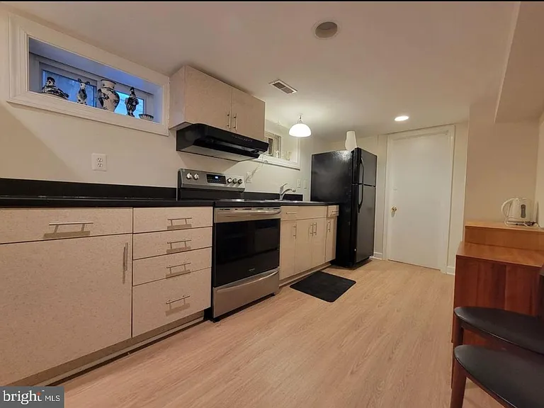 1418 44th St NW #B — Photo 20