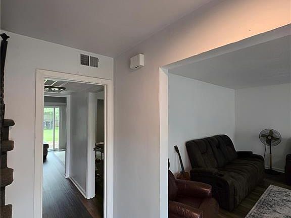 3rd image of 3205 Clover Hill Dr