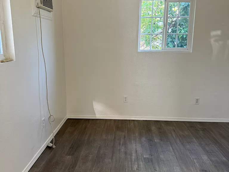 S Electric Ave — Photo 4
