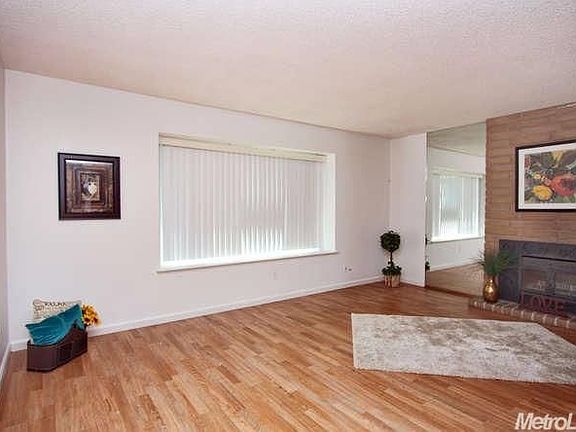 4th image of 3121 Wiese Way