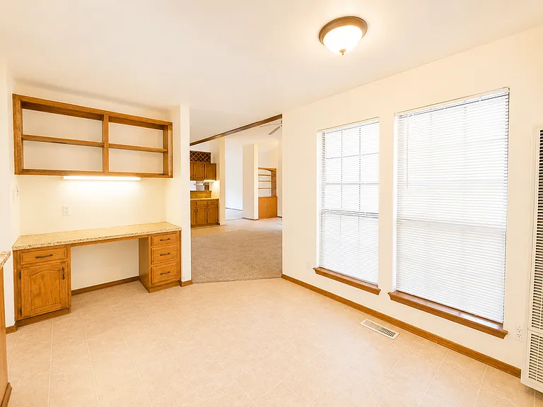 23 Lakeshore Dr NE — Photo 5