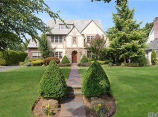 79 Brook St, Garden City, NY 11530