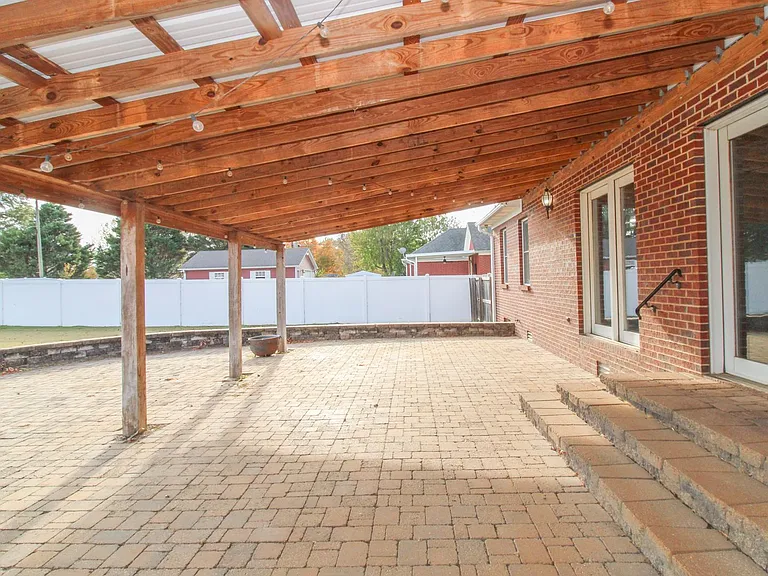 17524 Martin Dr — Photo 55