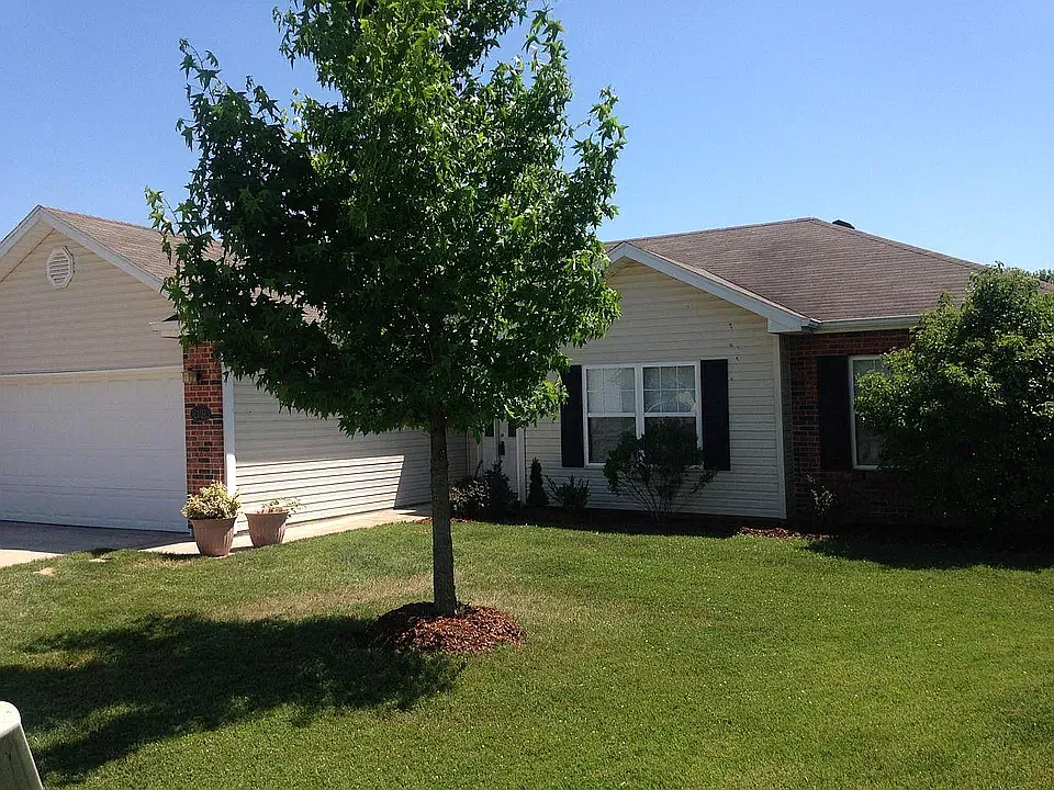 3 bed, 1262 sqft, $1,900 — Photo 2