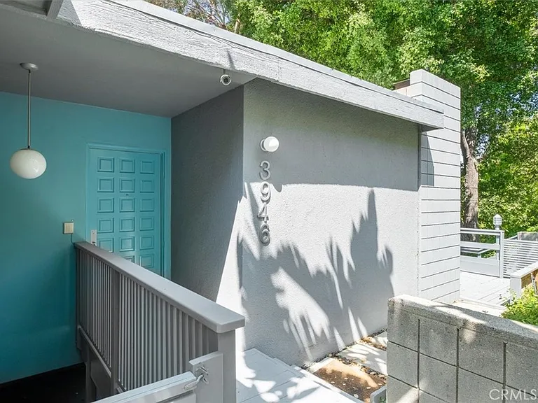 3946 Alta Mesa Dr — Photo 1