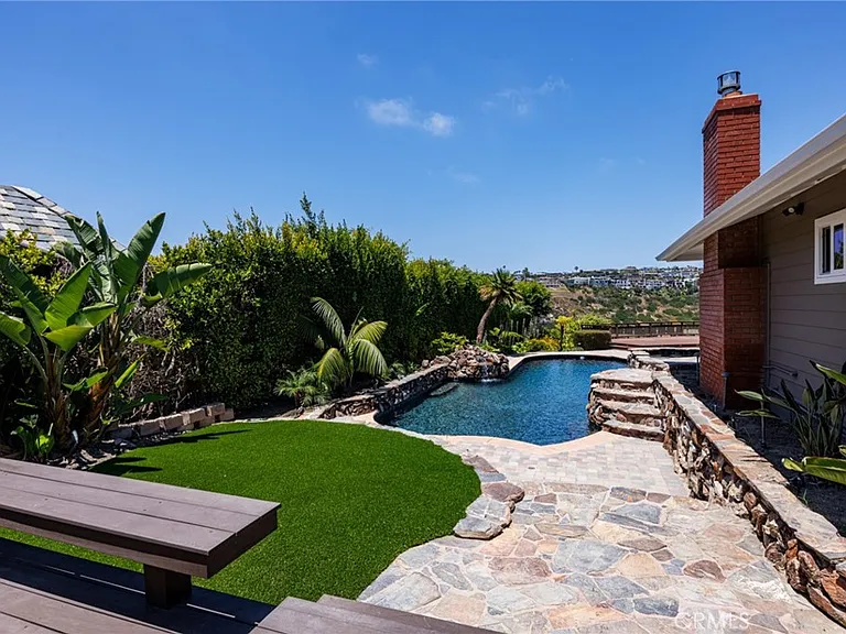 1840 Temple Hills Dr — Photo 45