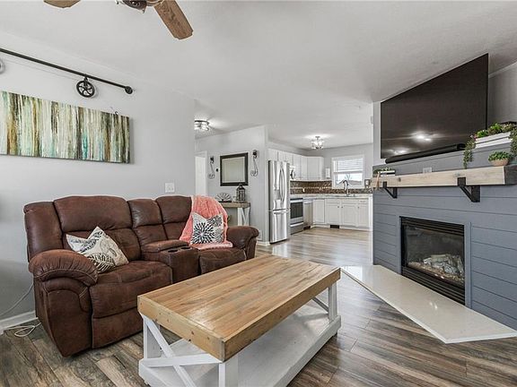 3rd image of 612 High Prairie Pl