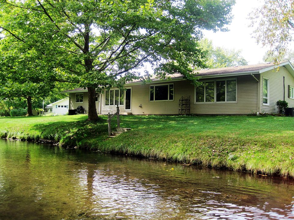 Excellent river front property on a very private cul-de-sac