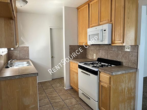 5th image of 270 E Avenue Q7