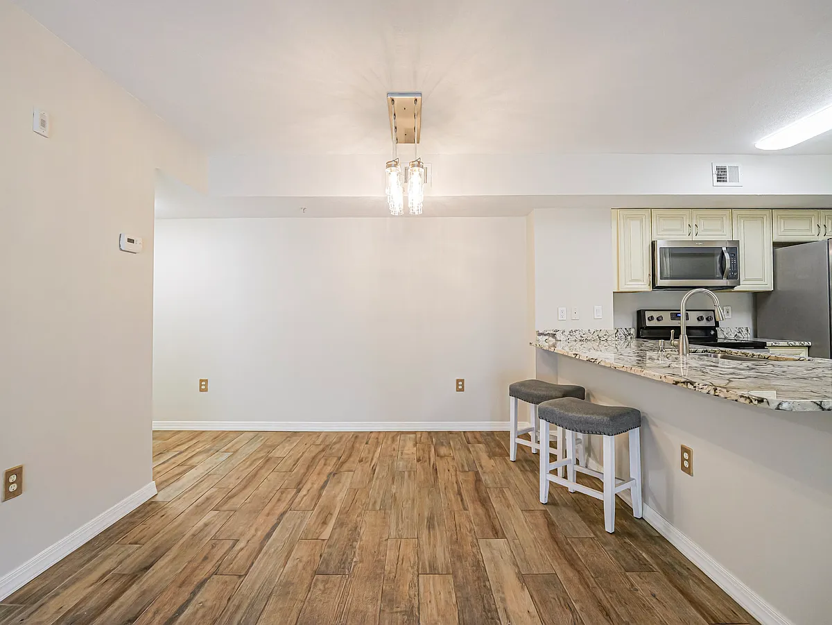 Building Photo - 1590 S 42nd Cir #105