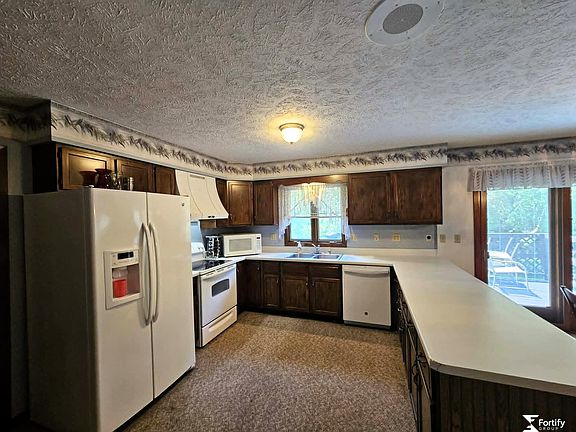 5th image of 646 N 8th St