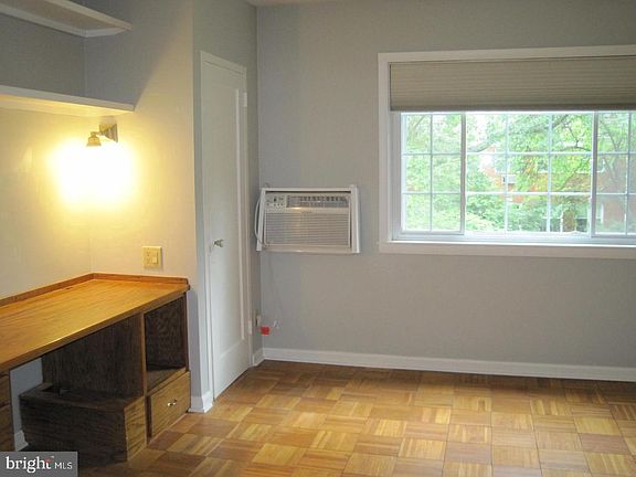 4th image of 3220 Martha Custis Dr