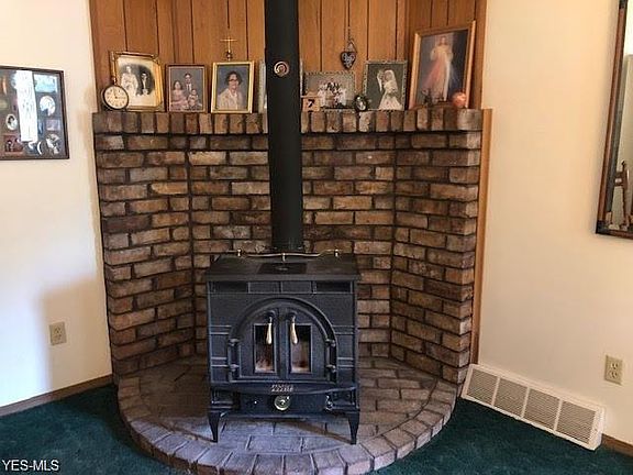 4th image of 46389 Waynewood Dr