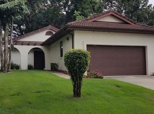 6 Forest Ln, Eustis, FL 32726