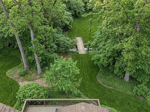 3rd image of 29W306 Oak Ln