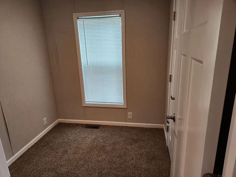 Maple Crest — Photo 6