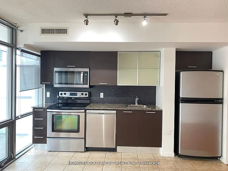 37 Grosvenor St #405 — Photo 7