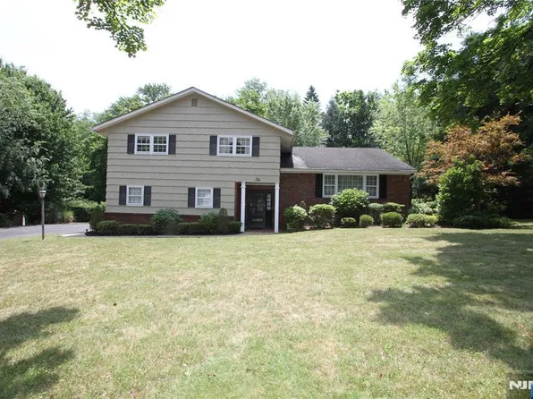 10 Bayberry Dr, Montvale, NJ 07645