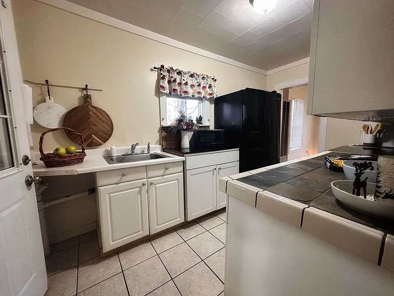 1815 N Medina St — Photo 4