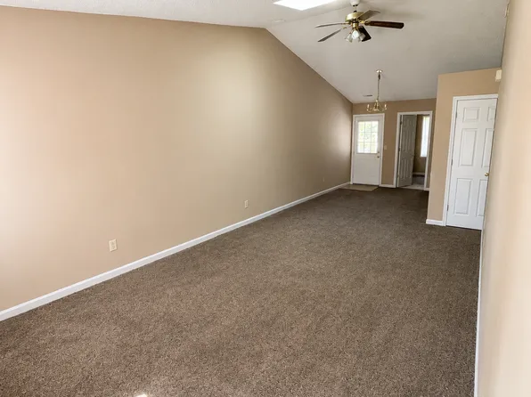 902 Camelot Ct, Jeffersonville, IN 47130