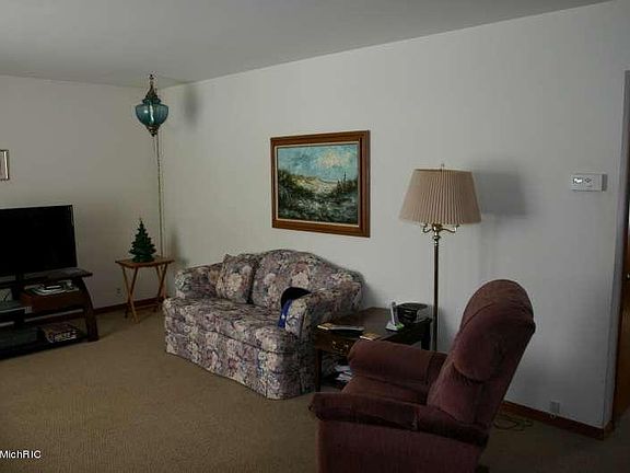 4th image of 1920 Hillcrest St