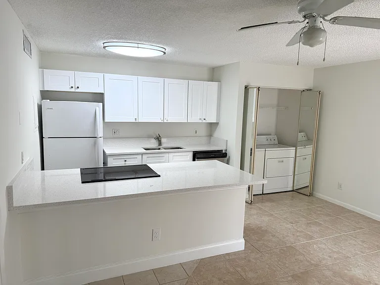 629 Executive Center Dr #J103 — Photo 3