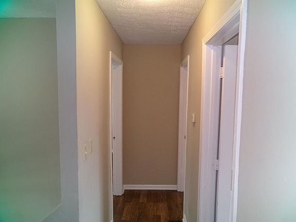 3rd image of 470 Schenkel Ln