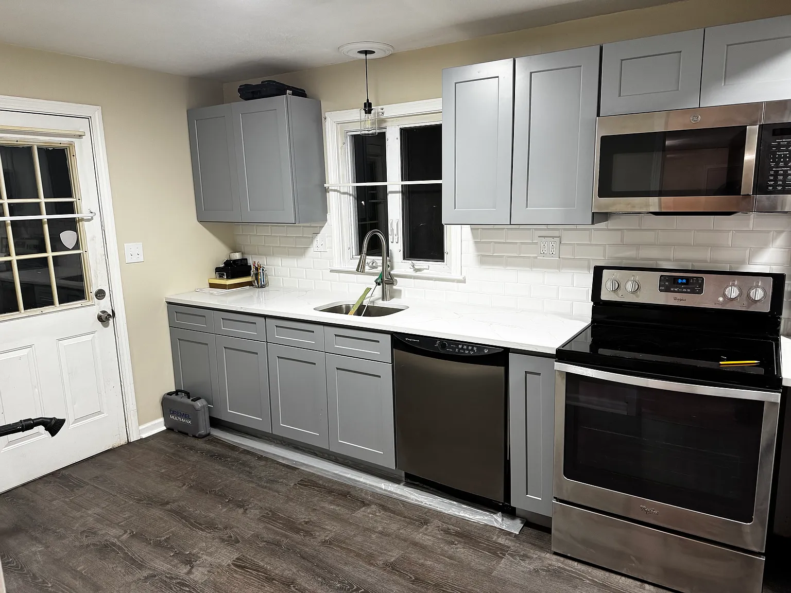 2 bed, 850 sqft, $2,200 — Photo 3