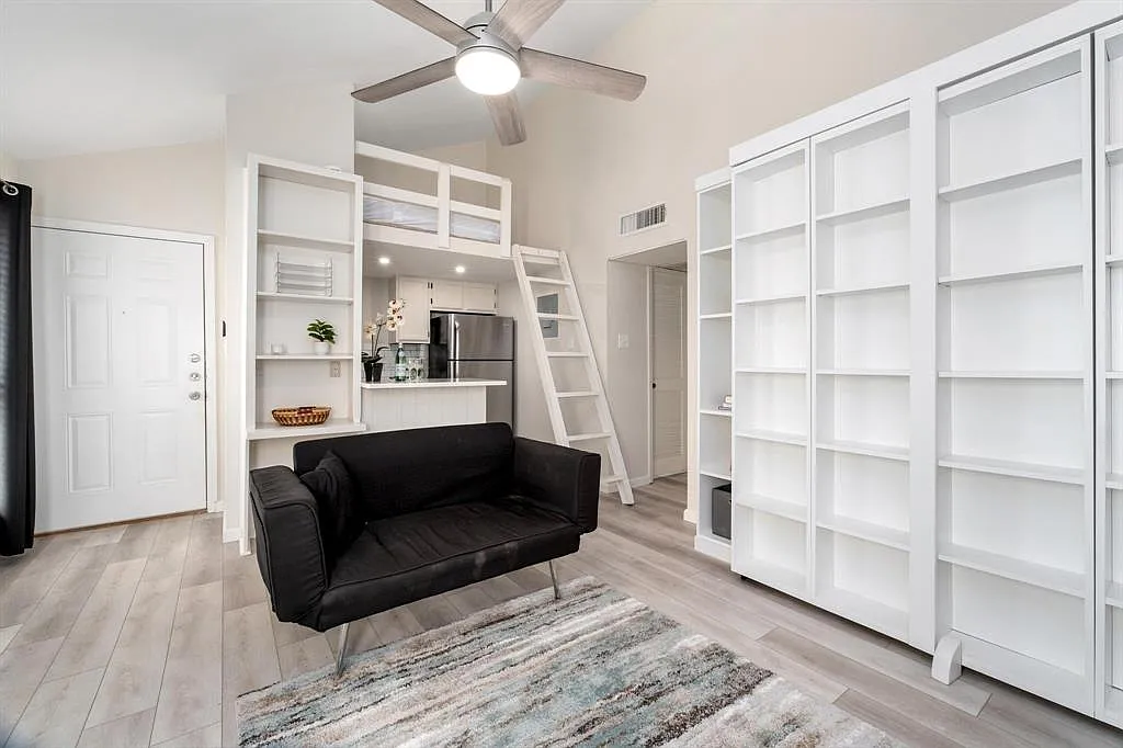 1000 W 26th St Apt 211 — Photo 3
