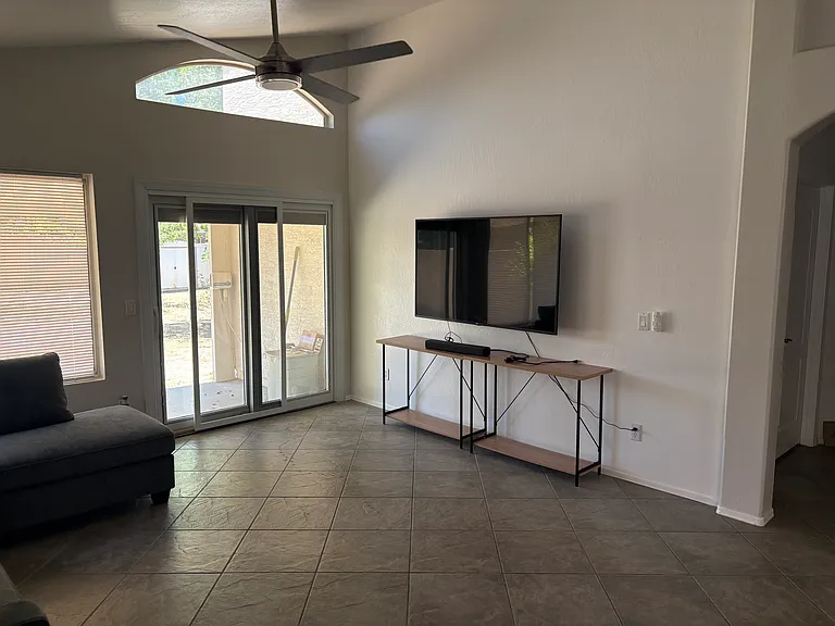 523 W Kelton Ln — Photo 9
