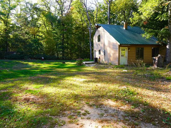 8907 Chippewa Trl, Howard City, MI 49329