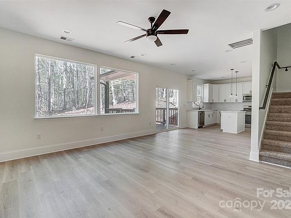 5th image of 176 Forest Creek Dr