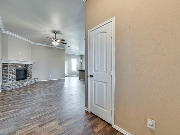 3rd image of 618 Juniper Ct