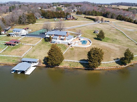 Image 1: : Back of property