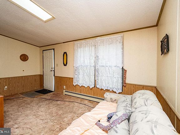 3rd image of 210 Lakeview Dr