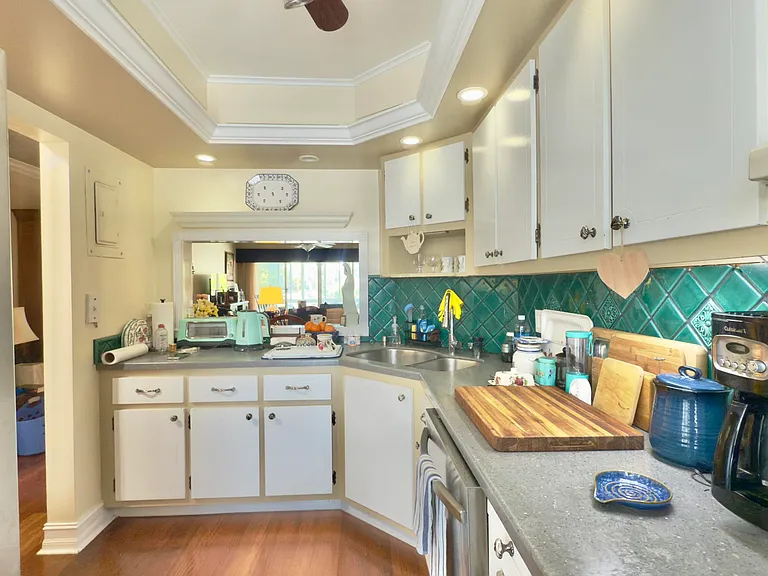 1200 SW 12th St #305 — Photo 28